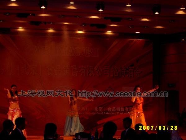 舞蹈表演：新疆舞，肚皮舞