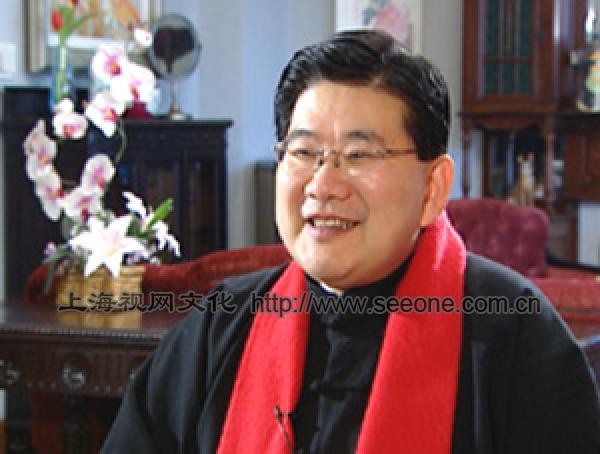 上海电视台主持人：曹可凡