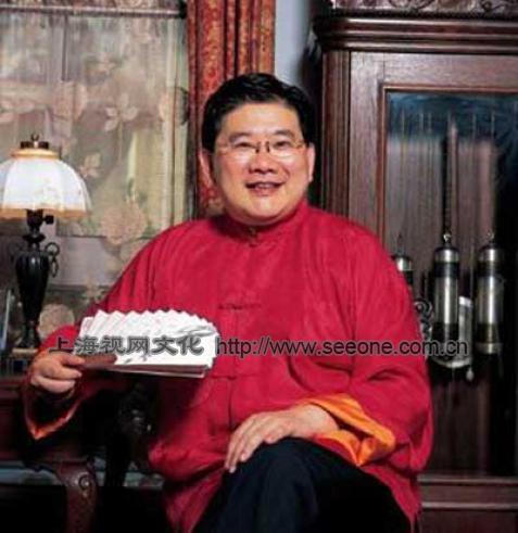 上海电视台主持人：曹可凡
